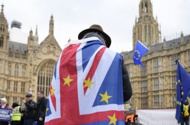 Acciones europeas se deslizan sobre la ansiedad del Brexit