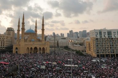 Manifestantes del Líbano mantienen presión sobre el gobierno a medida que se acerca el plazo de la reforma